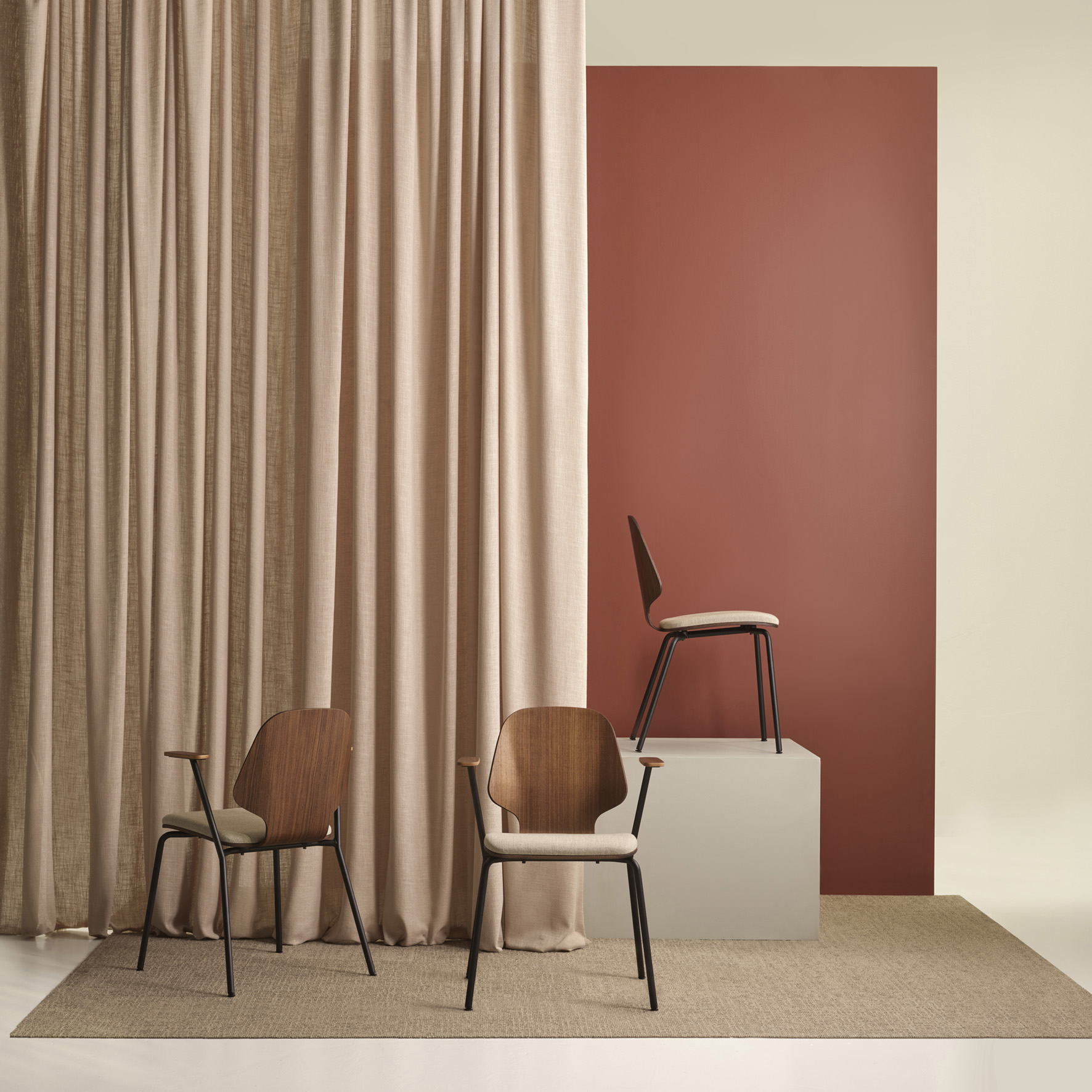 Råshult four legs oak, stand champagne, fabric Cura Loop 68261