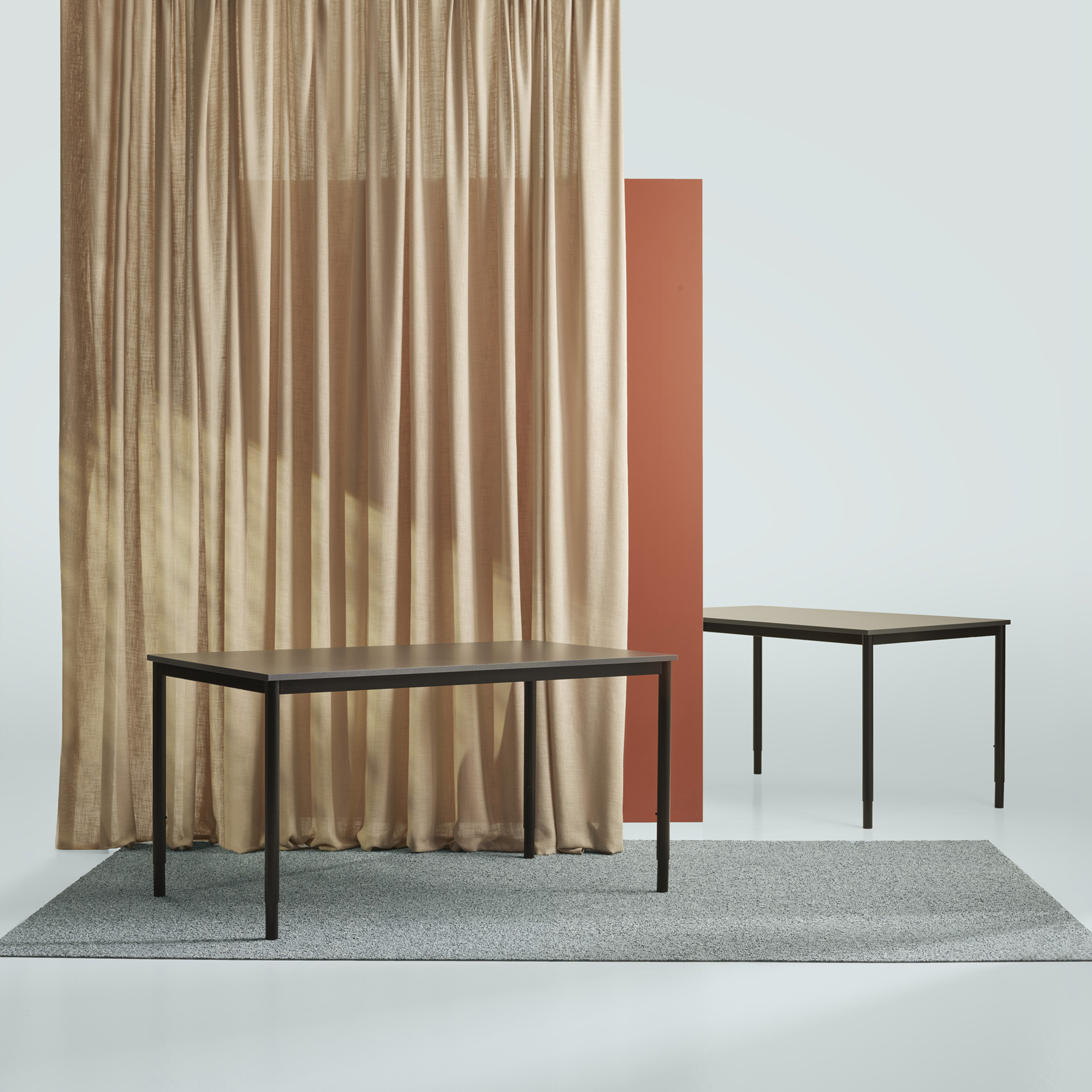 Table 1600 X 800 light grey/black