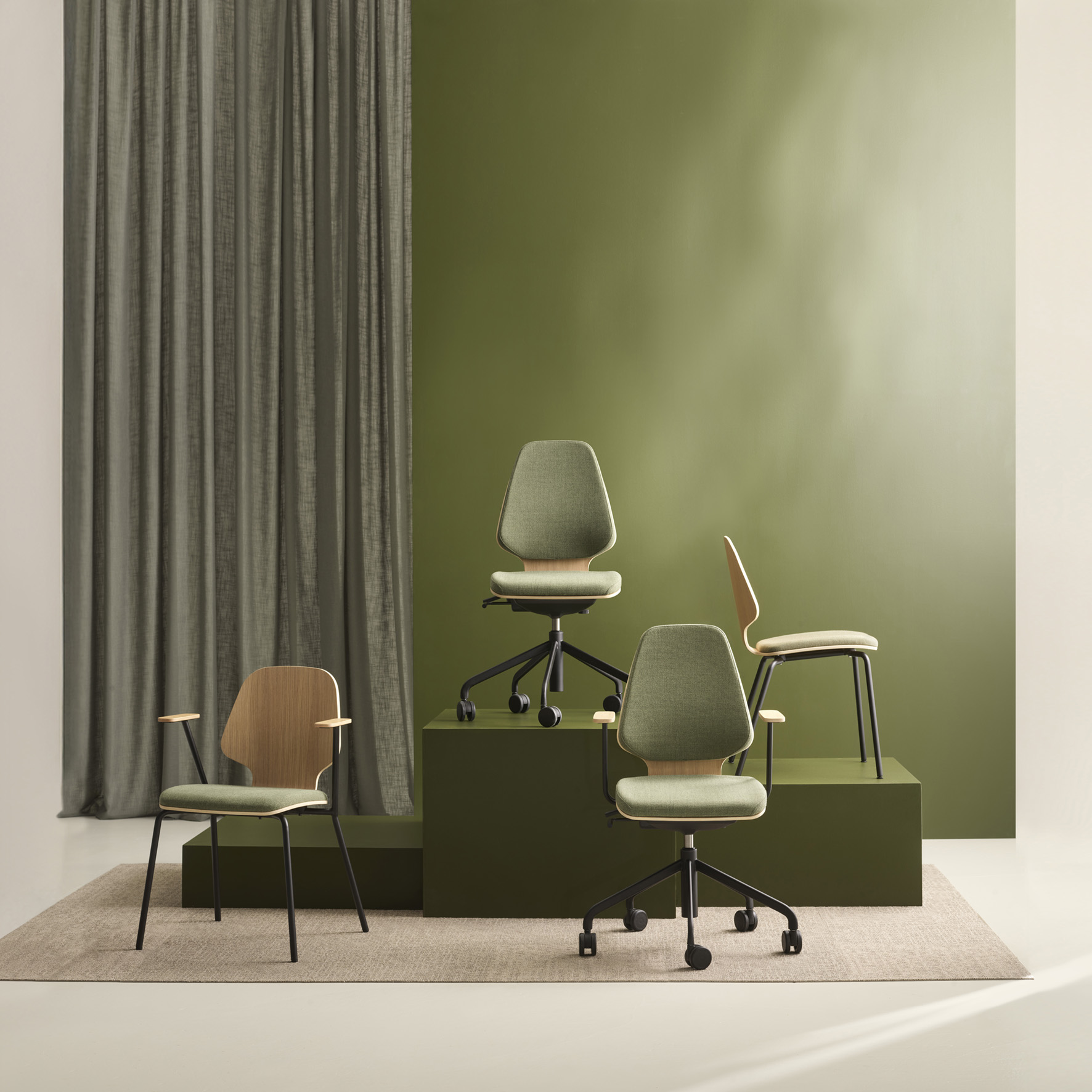 Råshult four legs oak, stand champagne, fabric Cura Loop 68261
